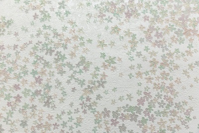 Обои виниловые на флизелиновой основе Апрель мотив 1, белый цветной Обои виниловые на флизелиновой основе Апрель мотив 1, белый цветной